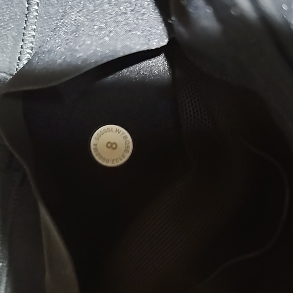 Lululemon High Rise Long Bike Short size 8 - Picture 4 of 4